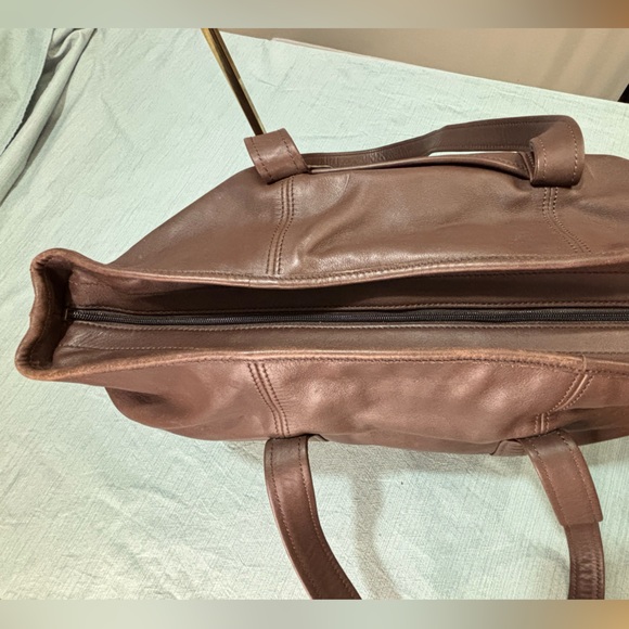 COACH Rich Brown 9400 Glove Leather Tote - Picture 4 of 16